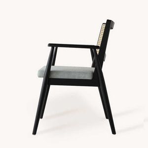 Chaise de salle à manger élégante en teck avec siège rembourré doux, dossier en rotin naturel et accoudoirs en bois élégants - Product Image 3