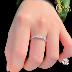 Anillo de Eternidad Chapado en Plata 925 para Mujer, Marca Sara Jewels, con Circonitas Cúbicas Creadas en Laboratorio, Engaste Pavé, Estilo Clásico - Product Image 4