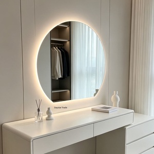 Espejo de Maquillaje de Pared con Retroiluminación LED Irregular, Control Táctil, Anillo de Luz Ajustable, Diseño Moderno y Minimalista - Product Image 1