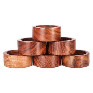 Ensemble d'anneaux de serviette en bois rustique faits à la main, accessoires de table en bois naturel pour décorations de mariage et de fêtes, pour des tables élégantes - Product Image 1