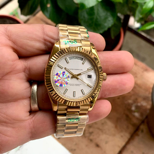 Elegante Reloj Mecánico para Hombre en Tono Dorado con Esfera Blanca, Bisel Acanalado, Pantalla Completa, Estilo Antiguo, Alta Calidad, Moneda Hip Hop - Product Image 1