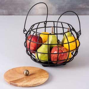 Panier à fruits rond en fil métallique avec couvercle en bois d'acacia et bouton en laiton - Product Image 6