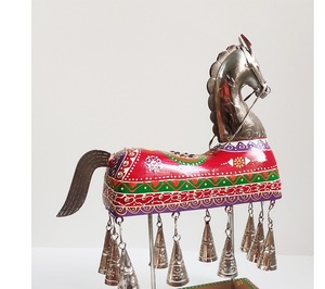 Campana de hierro hecha en India con diseño de caballo, arte moderno, campana de caballo pintada a mano de la suerte para el hogar, oficina, mesa de comedor, habitación de invitados, a precio mayorista - Product Image 5