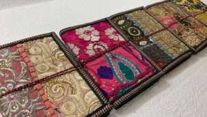 Carnet brodé fait main en tissu de sari, carnet vintage en soie, journal ethnique, papeterie écologique pour cadeau et vente en gros - Product Image 2