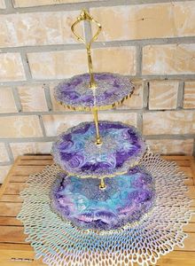Elegante Soporte para Pastel de Resina con Artesanía Hecha a Mano y Diseño Único para Bodas, Cumpleaños y Reuniones Festivas - Product Image 1