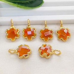 จี้ห้อยทำมือจากพลอยคาร์เนเลียนขนาด 10 มม. รูปโคลเวอร์ทรงบริโอเล็ตต์ ชุบทอง สำหรับทำเครื่องประดับ - Product Image 1
