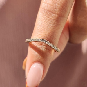 Bague de mariage empilable en or massif 14 carats, design vague de luxe avec diamants de laboratoire, courbée, certifiée IGI, élégante alliance éternité, prix de gros - Product Image 1