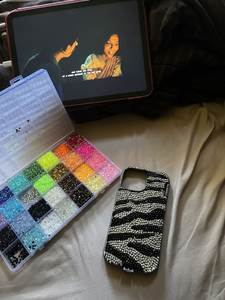 Étui de téléphone portable pour femme 2022, fait main, brodé, perlé, au crochet, design personnalisé, élégant, en poils de PP, A.H EXPORT - Product Image 5