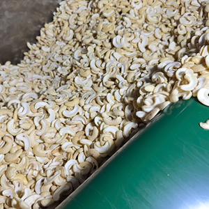 Oferta Especial: Nueces de Anacardo Crudas de Primera Calidad WW180 WW240 WW320, Disponibles en Envases de Marca Privada, Comestibles - Product Image 1