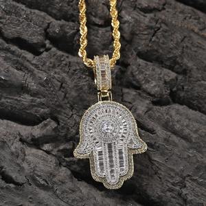 Colgante Hamsa de Lujo de Plata de Ley con Diamantes Baguette VVS y Corte Esmeralda para Hombres, Fiestas, Estilo Hip Hop Iced Out - Product Image 1