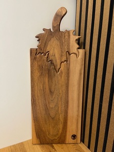 เขียงไม้แกะสลักลายคลื่น พรีเมียม ผิวเรียบหนา ทนทาน ปลอดภัยสำหรับอาหาร เหมาะสำหรับเสิร์ฟในครัว - Product Image 6