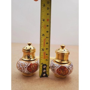 Juego de Molinillos de Especias Metálicos con Diseño Facetado, Herramienta Duradera para Hierbas y Especias, Acabado de Acero Inoxidable, Función de Molienda Manual - Product Image 6