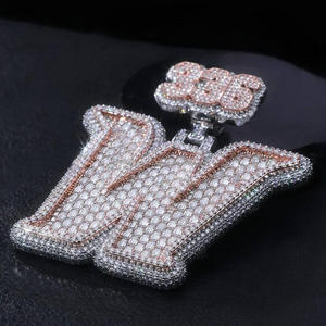 จี้ตัวอักษร M แบบ Iced Out พร้อมเพชรโมอิสซาไนต์ VVS รับรองโดย GIA เงินแท้ 925 ชุบทองคำสีกุหลาบ สร้อยคอฮิปฮอปขนาด 3 นิ้ว - Product Image 1