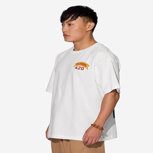 เสื้อยืดผู้ชายสีขาวทรงปกติ แขนสั้น คอกลม ผ้าฝ้ายเจอร์ซีย์ 100% สวมใส่สบาย ระบายอากาศได้ดี มีโลโก้ด้านหลัง ผ้าไม่ยับ แห้งเร็ว - Product Image 2
