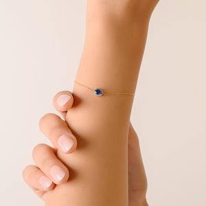 Bracelet solitaire délicat en or jaune K14 avec saphir bleu de forme ovale et diamant taille ronde, bijou pierre de naissance de septembre - Product Image 4