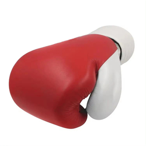Gants de boxe rouges en PU avec fermeture Velcro pour adultes – Équipement d'entraînement - Product Image 3