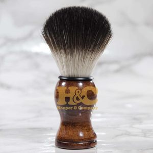 Brocha de Afeitar de Pelo Sintético en Oferta, Mango de Madera, Logotipo Personalizado Sostenible para Uso en Barberías y Salones de Belleza - Product Image 2
