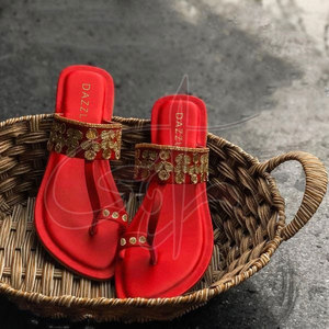 Chappals Kolhapuri pour femmes de qualité supérieure, durables, imperméables, fabriqués par des artisans professionnels, en cuir véritable, légers - Product Image 4