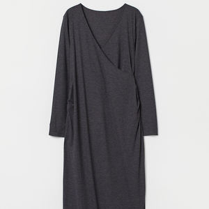 Ensemble haut et short de pyjama pour femme, qualité supérieure, imprimé, col en V, en soie glacée, taille personnalisée - Product Image 4