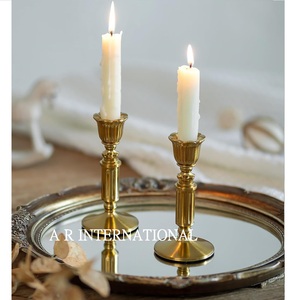 Ensemble de 2 bougeoirs portables vintage en aluminium doré, faits à la main, style européen, pour décoration de Noël - Product Image 5