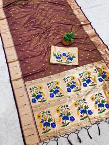Sari de Seda Banarasi Premium con Diseño Floral Tejido en Meena, Borde Zari Rico, Pallu, Sari Tradicional Indio para Bodas y Fiestas - Product Image 6