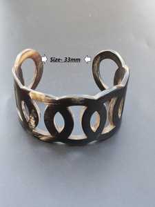 Brazalete de Cuerno de Vaca Hecho a Mano, Pulido Natural, Joyería Étnica - Product Image 4