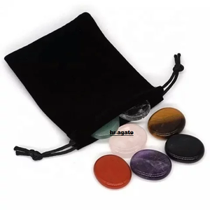 Vente en gros Ensemble de pierres ovales à sept chakras, cristaux de quartz en agate naturelle avec sac, pierres précieuses de guérison de style mascotte - Product Image 1