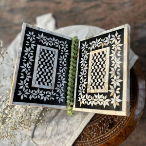 ที่วางหนังสือเรซิ่นทันสมัยพร้อมดีไซน์ตกแต่งลายตารางสีเขียว - Product Image 4