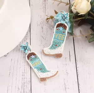 Boucles d'oreilles en perles dorées style européen et américain, design Boot Rani blanc, pour fête, vente en gros, ensemble bohème occidental, toutes saisons - Product Image 5