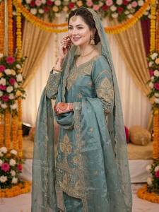 ชุดคุर्ติผ้าไหมปักลายสีเขียวอมฟ้าสำหรับผู้หญิง พร้อมผ้าคลุมไหล่ ชุดสาหรี่กะมีซแบบดั้งเดิมสำหรับงานแต่งงานและงานปาร์ตี้ - Product Image 4