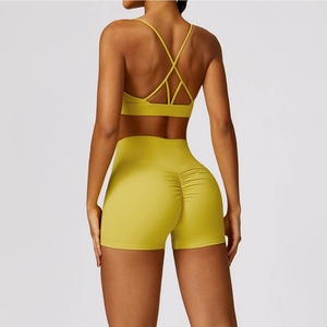 Ensemble deux pièces pour femme, haut court à manches courtes et short de sport élastique, tenue de sport pour la course à pied et la remise en forme - Product Image 2