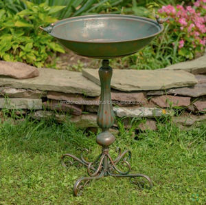 Bain d'oiseaux décoratif en métal pour jardin, abreuvoir extérieur, bol en fer durable, antirouille, élégant, accessoire de patio. - Product Image 3