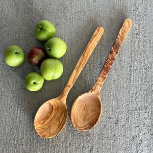 Cuchara Artesanal de Madera de Olivo – Cuchara Rústica de Madera para Servir y Cocinar |   Individual o Juego de 2 |   Utensilios Ecológicos Naturales - Product Image 2