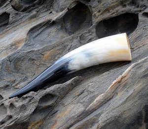 Jarra artesanal natural moderna para entusiastas de la cerveza y el hidromiel Técnica pulida - Product Image 3