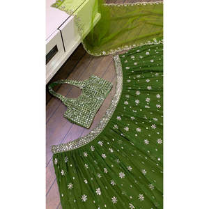 Lehenga Choli de soirée indien et pakistanais de créateur avec des sequins et des broderies Zari - Product Image 4