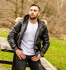 Blouson d'hiver matelassé noir en similicuir à capuche pour homme, style motard, avec fermeture éclair et poches, streetwear - Product Image 5