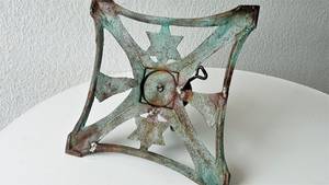 Base Metálica Vintage para Árbol de Navidad, Color Verde Francia - Product Image 2