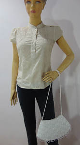 Elegante Bolso de Mano de Satén Blanco con Cuentas Bordadas a Mano, Perlas y Flores, Hecho a Mano, para Bodas, Fiestas y Eventos, Lowellcraft - Product Image 4