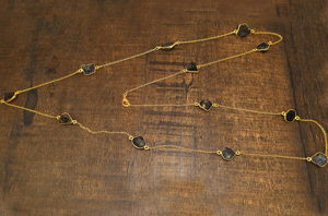 Collar de Granate Rojo en Bruto con Baño de Oro de 22K, Joyería Delicada Hecha a Mano con Piedras Preciosas para Mujeres y Niñas, Venta al por Mayor - Product Image 3