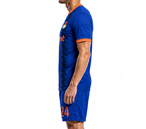 เสื้อฟุตบอลแบบยูนิเซ็กซ์สั่งทำพิเศษ แห้งเร็ว 100% โพลีเอสเตอร์ พิมพ์ลายดิจิทัล ชุดฝึกซ้อมสโมสร สีสั่งทำได้ตามต้องการ ฟุตบอล - Product Image 4