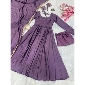 Vestido Anarkali Hecho a Mano, Hermoso y Elegante, con Falda y Dupatta para Fiestas, Silueta en A con Cintura Imperio, Tela de Chifón - Product Image 2