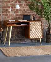 Bureau d'écriture en bois massif de style moderne du milieu du siècle, avec tiroir sculpté en 3D et pieds en métal.