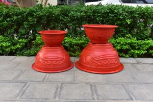 Jardinière ronde traditionnelle en plastique rouge |   Pot de fleurs en terre cuite à motif ondulé pour pépinière commerciale, jardin et aménagement paysager - Product Image 4