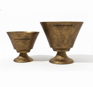 Juego de Macetas Modernas con Pedestal en Negro Mate |   Elegante Urna Ecológica de Aluminio para Uso en el Hogar y Jardín |   Estilo minimalista contemporáneo en forma de V - Product Image 2