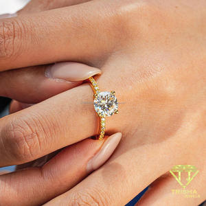 Anillo Solitario de Diamante Cultivado en Laboratorio con Corte Redondo Deslumbrante, Banda en Tono Oro Amarillo, Joyería Elegante para Boda para Mujer - Product Image 4