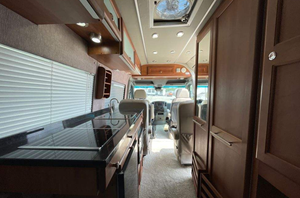 Venta Premium de Autocaravana Roadtrek RV 2015 - Product Image 3