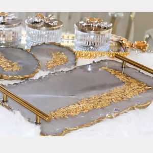 Bandeja de Resina con Geodas Hecha a Mano con Asas Doradas y Posavasos, Pintada a Mano, Tamaño y Diseño Personalizables, Artesanía Atemporal - Product Image 1