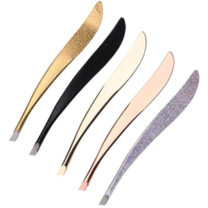 Pince à épiler ergonomique premium en acier inoxydable à prise large et inclinée, antidérapante, pour une épilation de précision experte pour des arcs de sourcils parfaits - Product Image 1