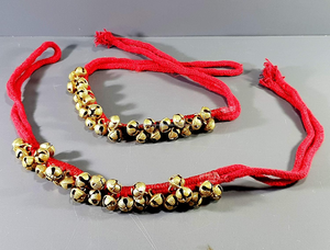 Bracelet de cheville professionnel en métal, style art populaire, pour Bharatnatyam et Kathak, Ghungroo fait main avec fil rouge et clochettes de danse en laiton, 125+125 clochettes Ghungroo - Product Image 5