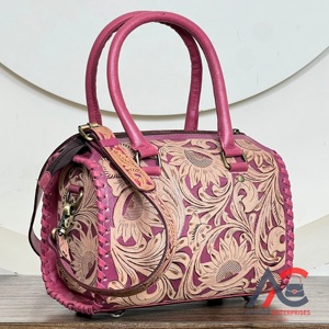Bolsos de Viaje de Cuero con Diseño Floral Hechos a Mano, de Moda en 2026, Bolsos Cruzados de Cuero Rosa para Gimnasio y Fin de Semana - Product Image 1